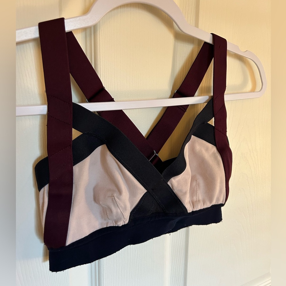 Community - Aritzia brand sports bra top